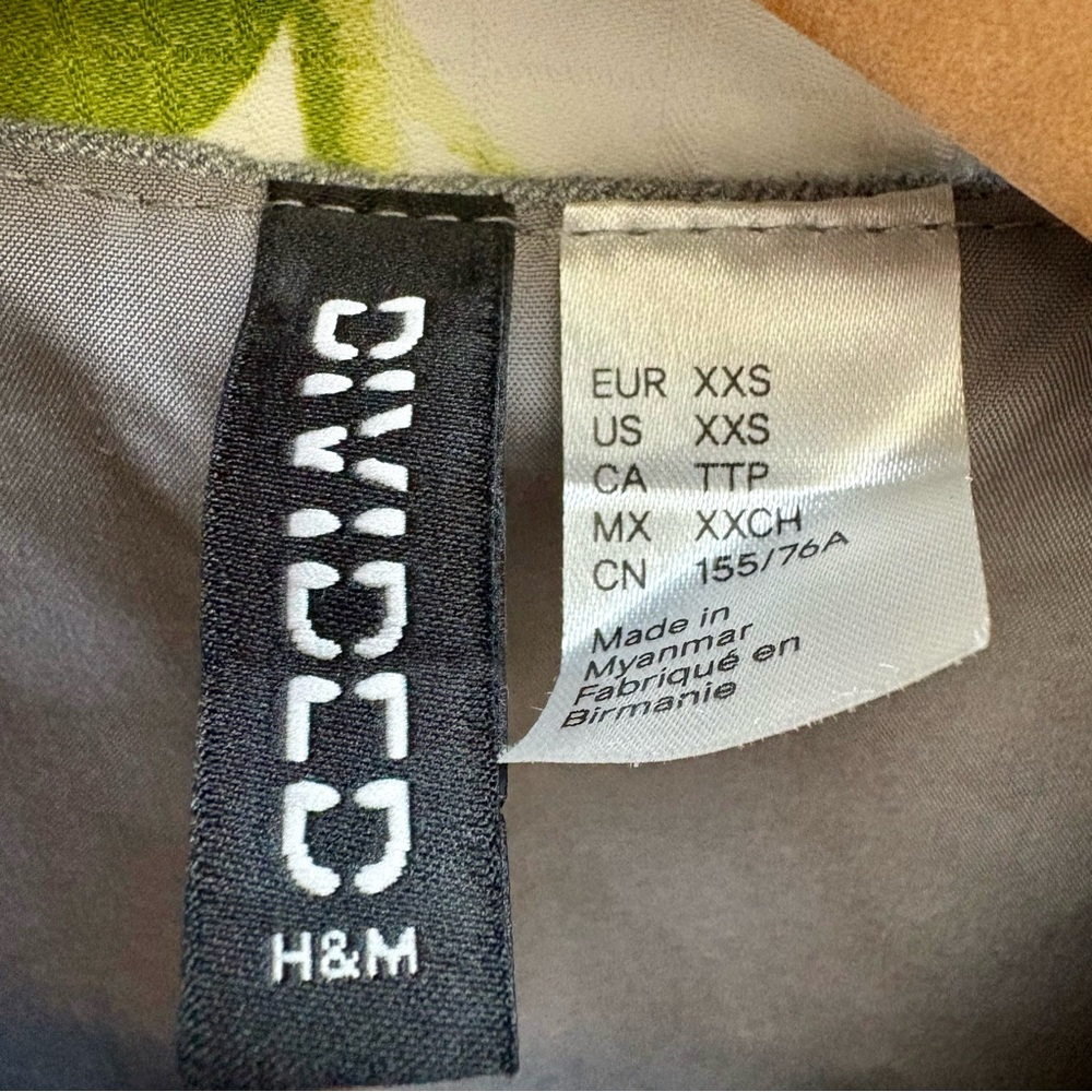 H&M Gray Asymmetrical Button Cropped Suit Vest - Picture 3 of 4